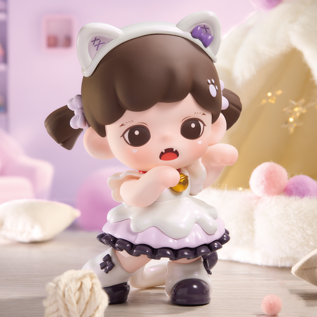 Zoraa Lucky Kitty Figure